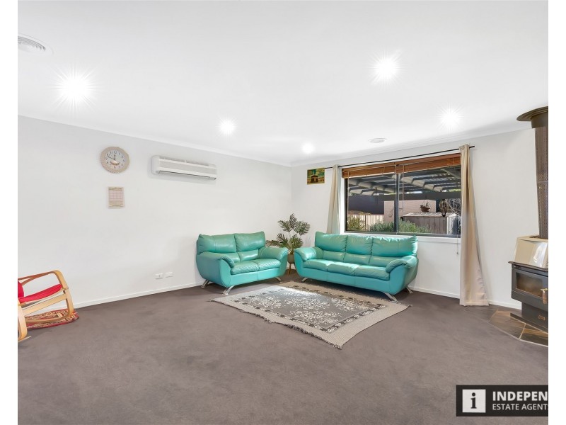 5  Flinders Road, Melton South VIC 3338