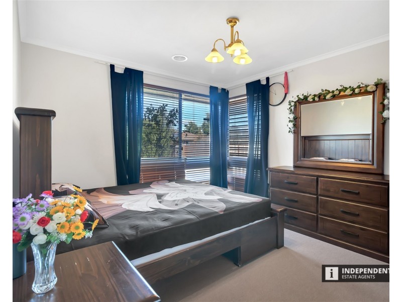 5  Flinders Road, Melton South VIC 3338