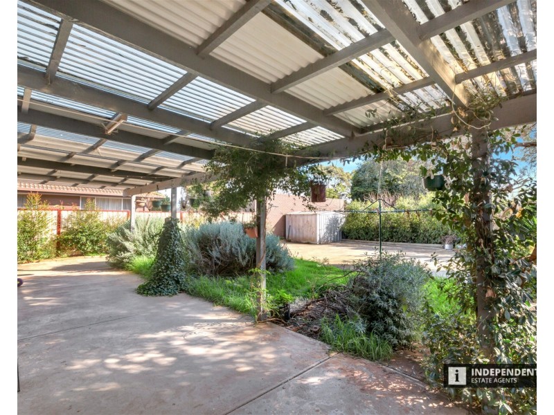 5  Flinders Road, Melton South VIC 3338