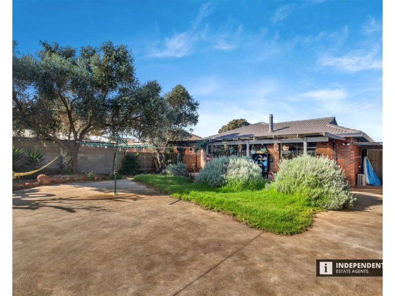 5  Flinders Road, Melton South VIC 3338