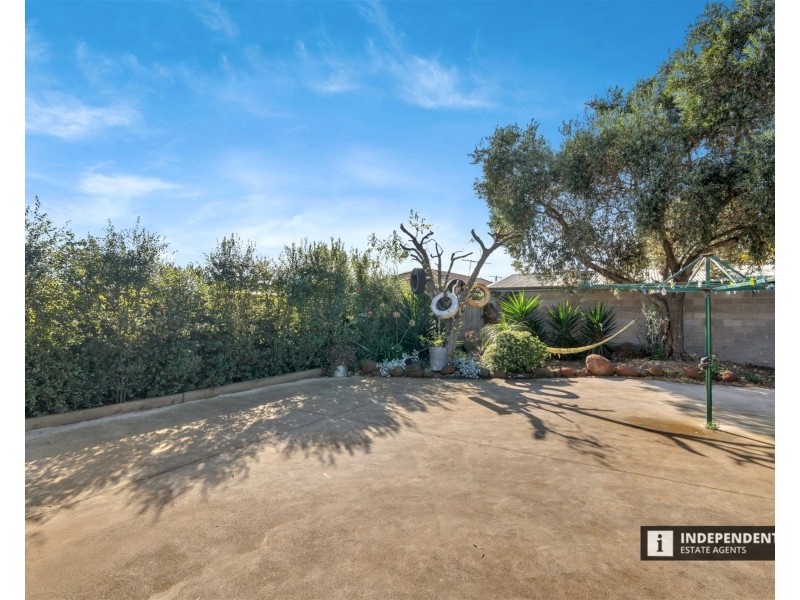 5  Flinders Road, Melton South VIC 3338