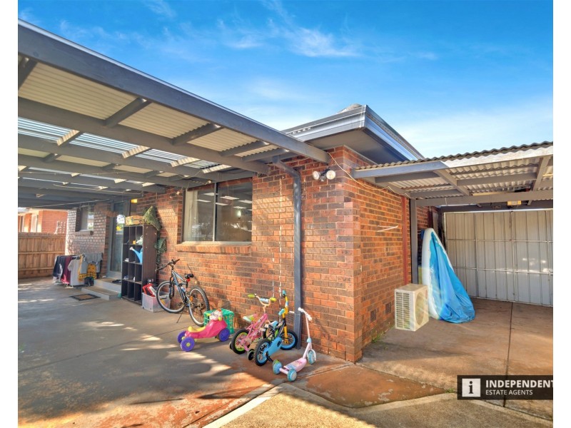 5  Flinders Road, Melton South VIC 3338