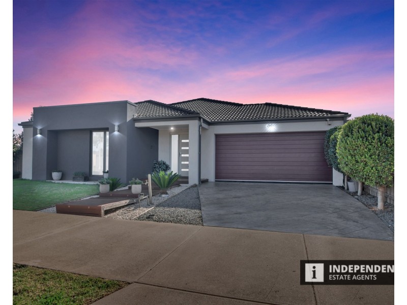 16  Mapleton Boulevard, Melton South VIC 3338