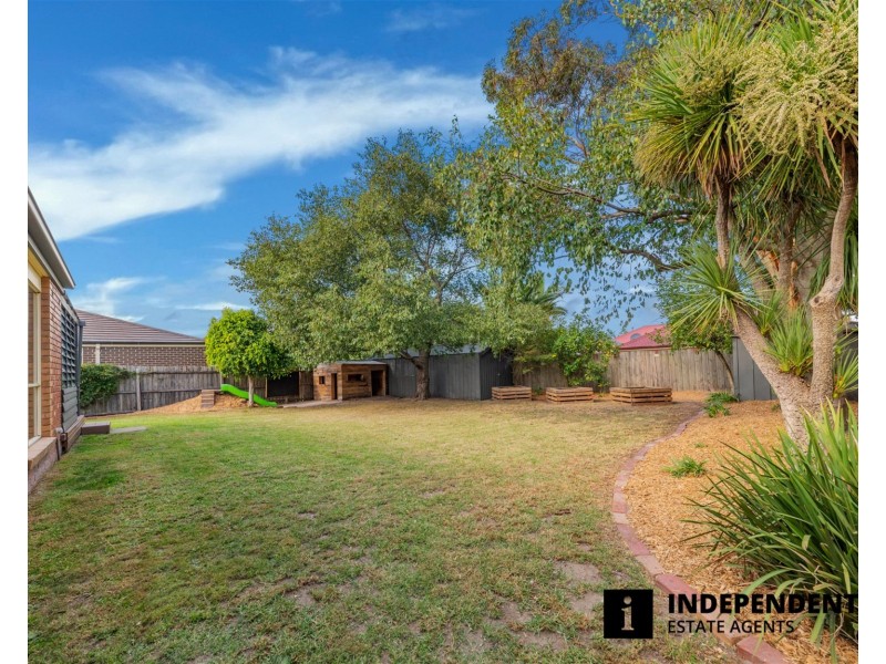 6  Wildwood Court, Cranbourne North VIC 3977