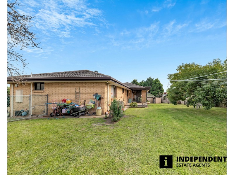 4 Lowan Court, Frankston VIC 3199