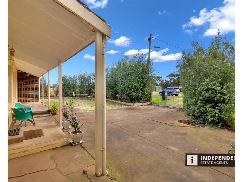 10 Finchley Court, Mount Cottrell VIC 3024