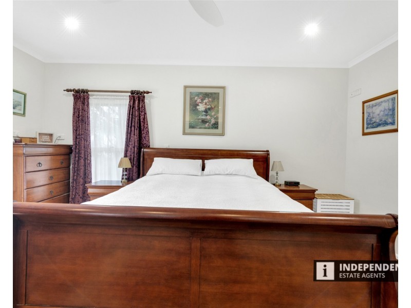 10 Finchley Court, Mount Cottrell VIC 3024