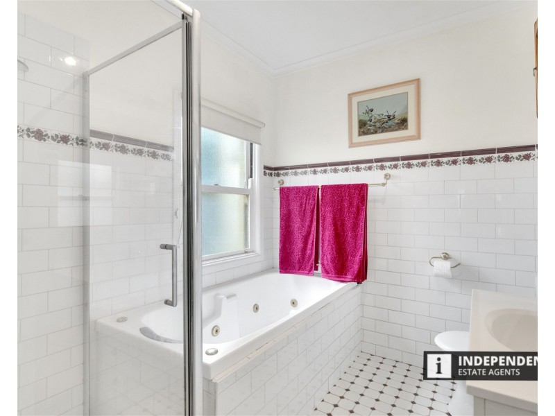 10 Finchley Court, Mount Cottrell VIC 3024