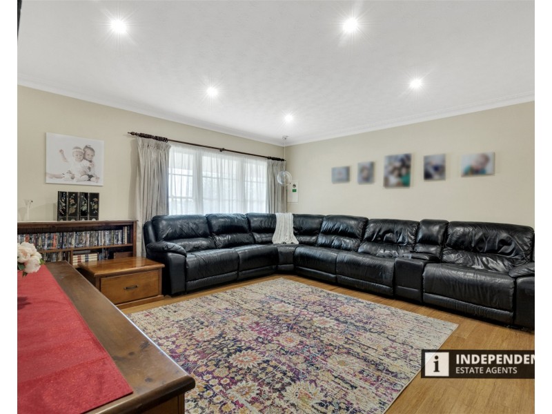 10 Finchley Court, Mount Cottrell VIC 3024