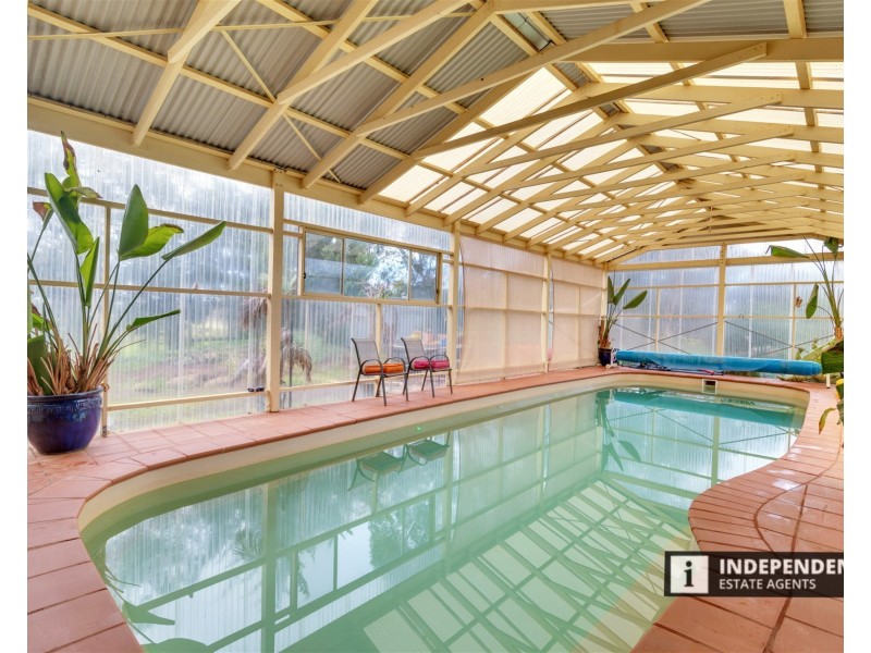 10 Finchley Court, Mount Cottrell VIC 3024