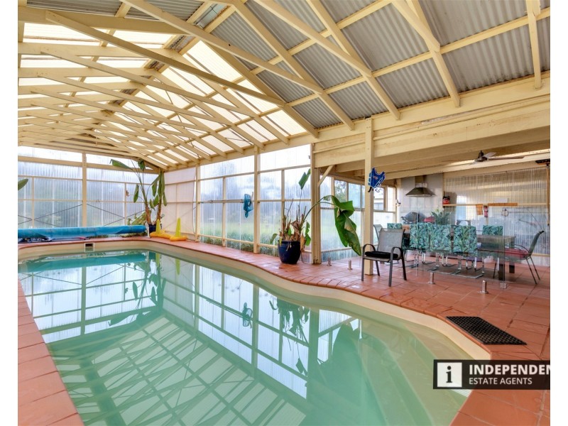 10 Finchley Court, Mount Cottrell VIC 3024