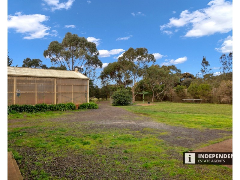 10 Finchley Court, Mount Cottrell VIC 3024