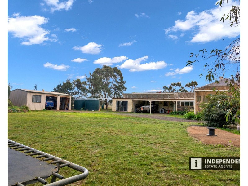 10 Finchley Court, Mount Cottrell VIC 3024