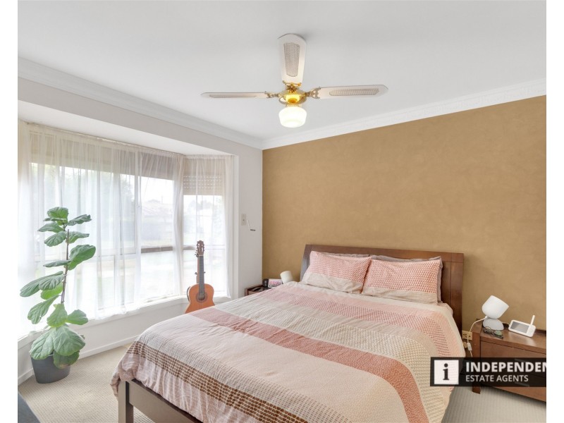 19 Clarendon Drive, Melton South VIC 3338