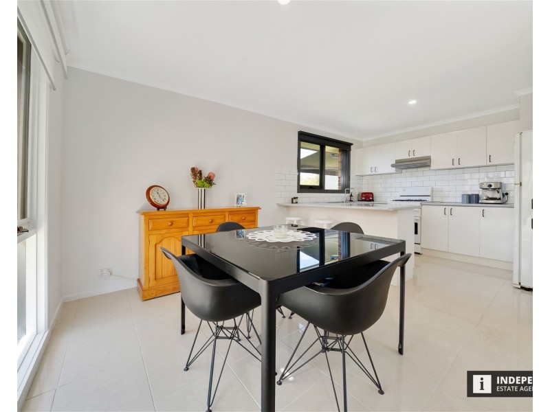 3 Phelan drive, Cranbourne North VIC 3977