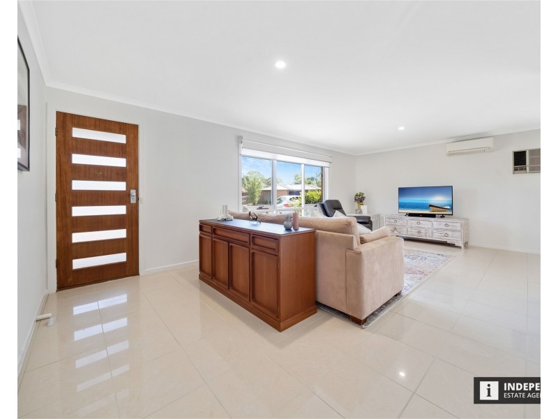 3 Phelan drive, Cranbourne North VIC 3977