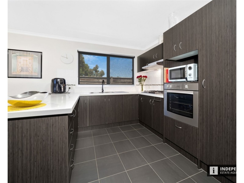 3 Phelan drive, Cranbourne North VIC 3977