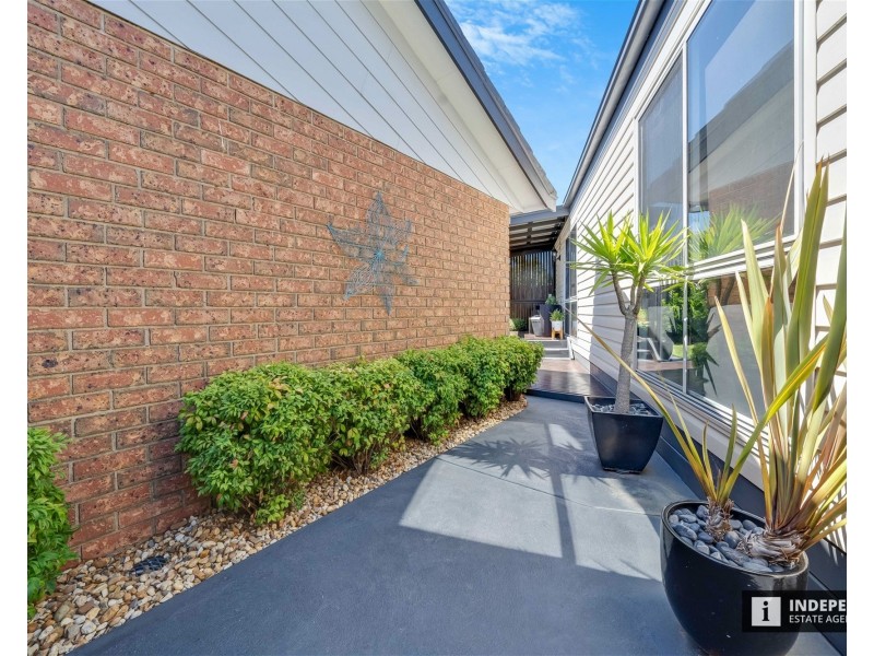 3 Phelan drive, Cranbourne North VIC 3977