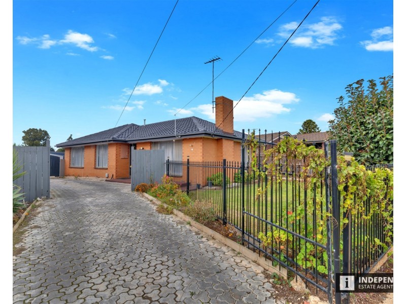24 Blaxland Road, Melton South VIC 3338