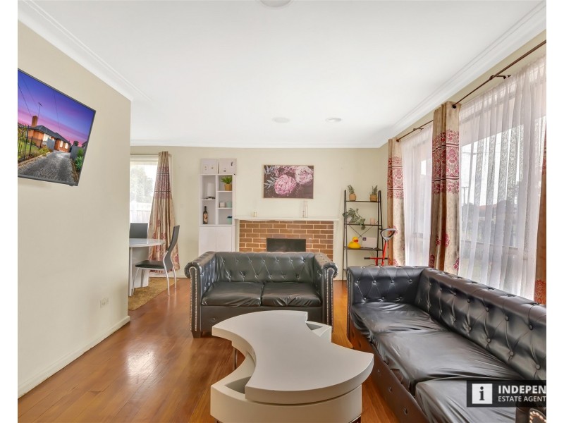 24 Blaxland Road, Melton South VIC 3338