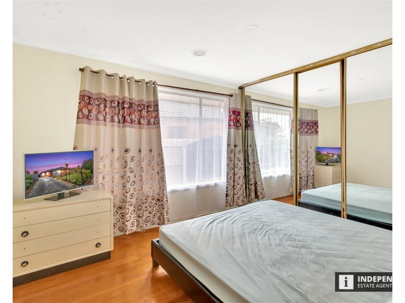 24 Blaxland Road, Melton South VIC 3338