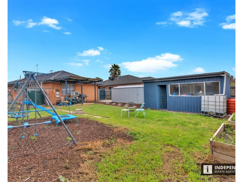 24 Blaxland Road, Melton South VIC 3338