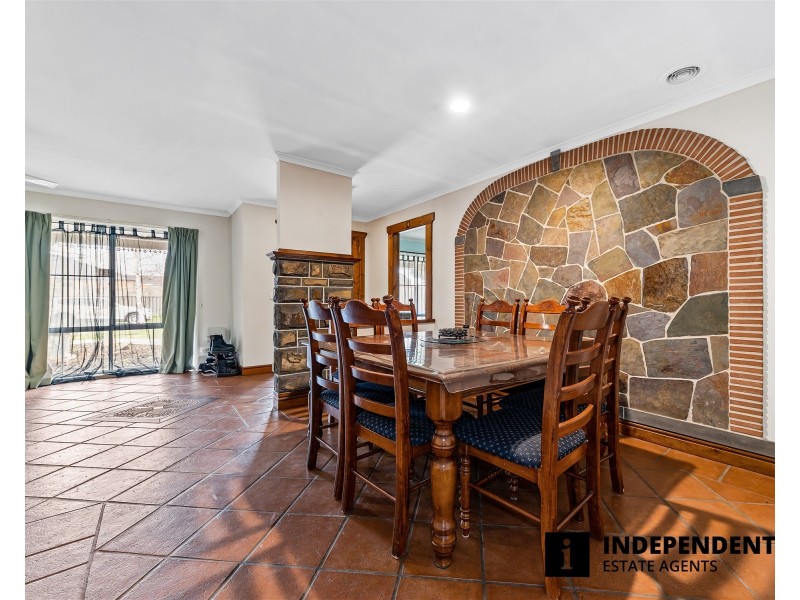 24 Merrijig Avenue, Cranbourne VIC 3977