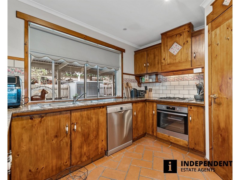 24 Merrijig Avenue, Cranbourne VIC 3977