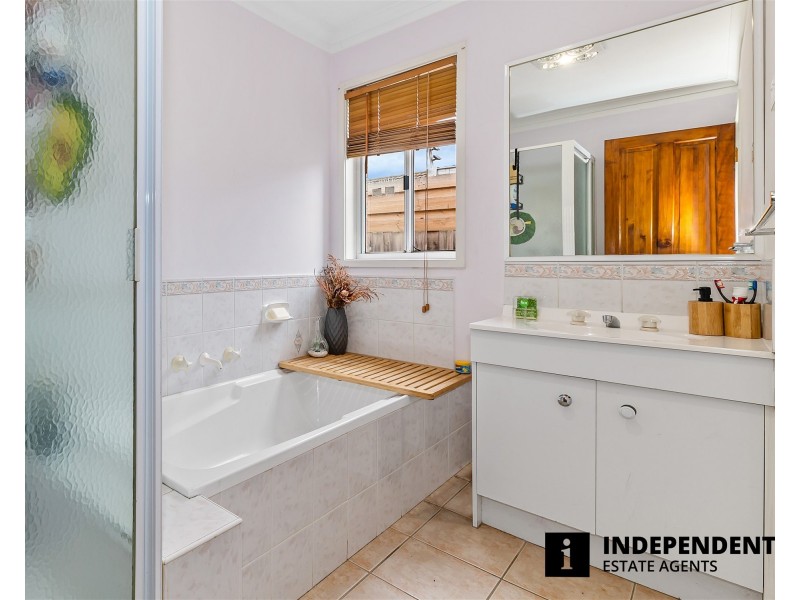 24 Merrijig Avenue, Cranbourne VIC 3977