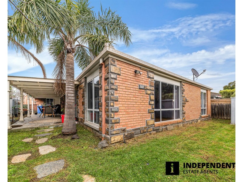 24 Merrijig Avenue, Cranbourne VIC 3977