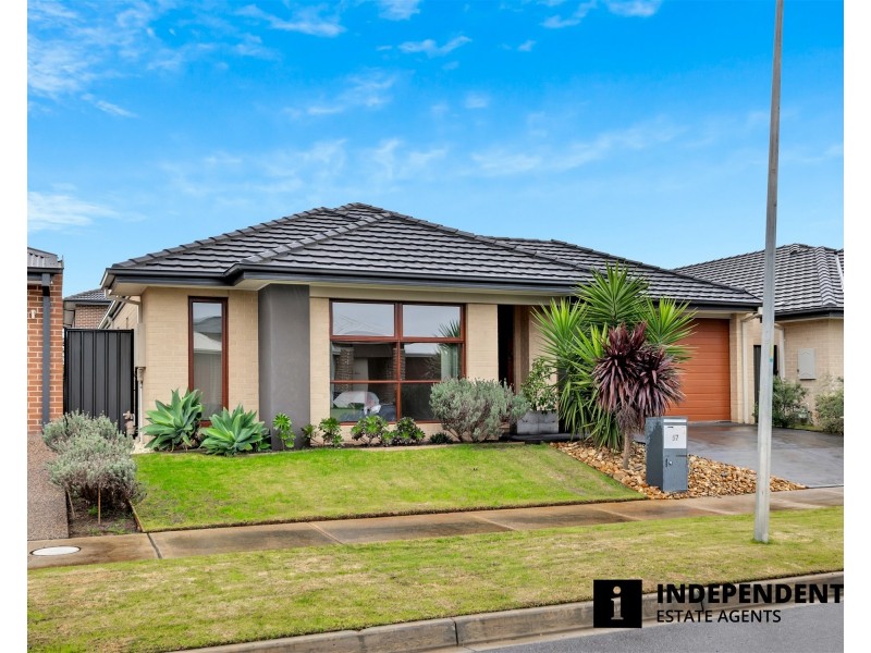 57 Wilkiea Crescent, Cranbourne North VIC 3977