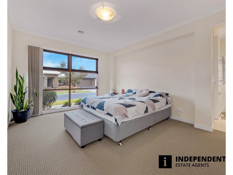 57 Wilkiea Crescent, Cranbourne North VIC 3977