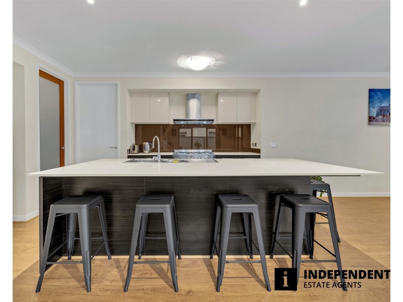 57 Wilkiea Crescent, Cranbourne North VIC 3977