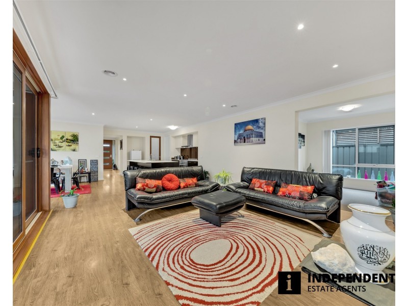 57 Wilkiea Crescent, Cranbourne North VIC 3977