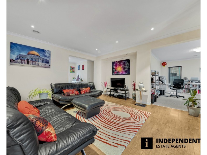 57 Wilkiea Crescent, Cranbourne North VIC 3977