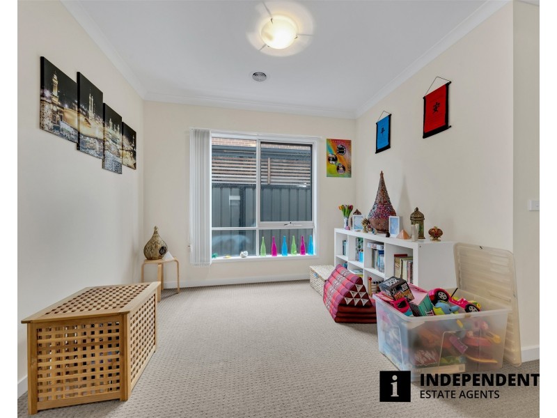 57 Wilkiea Crescent, Cranbourne North VIC 3977