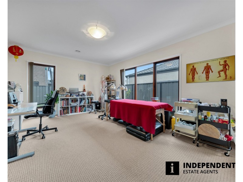 57 Wilkiea Crescent, Cranbourne North VIC 3977