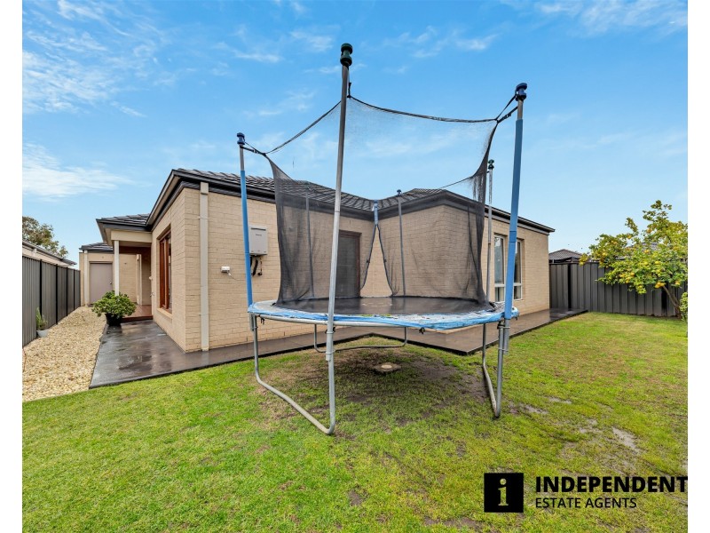 57 Wilkiea Crescent, Cranbourne North VIC 3977