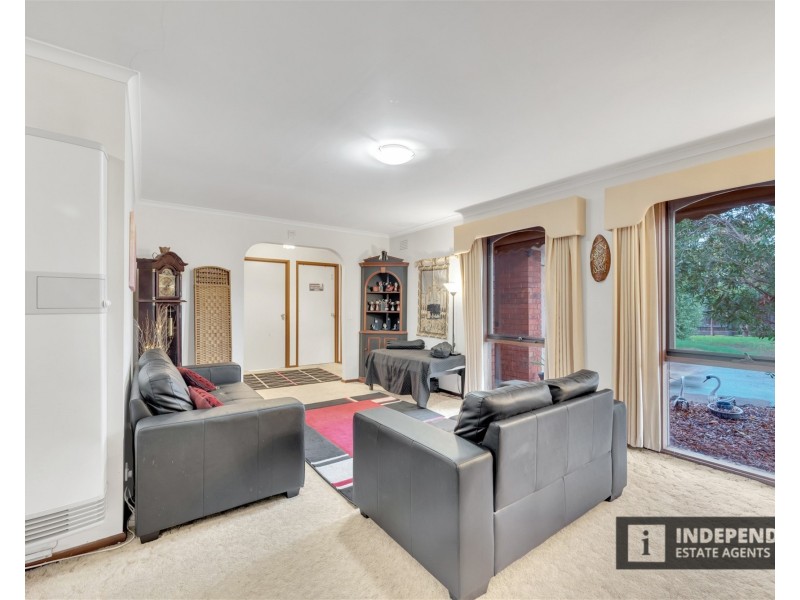 2 Cambrian way, Melton West VIC 3337