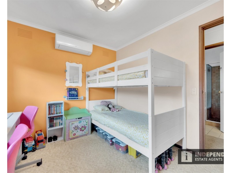 2 Cambrian way, Melton West VIC 3337