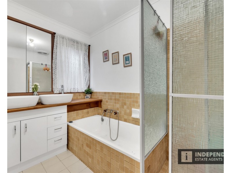 2 Cambrian way, Melton West VIC 3337