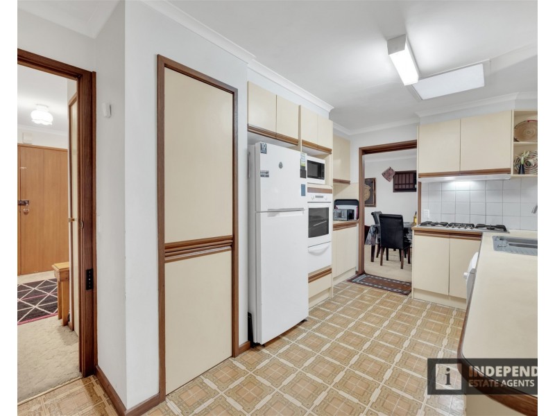 2 Cambrian way, Melton West VIC 3337