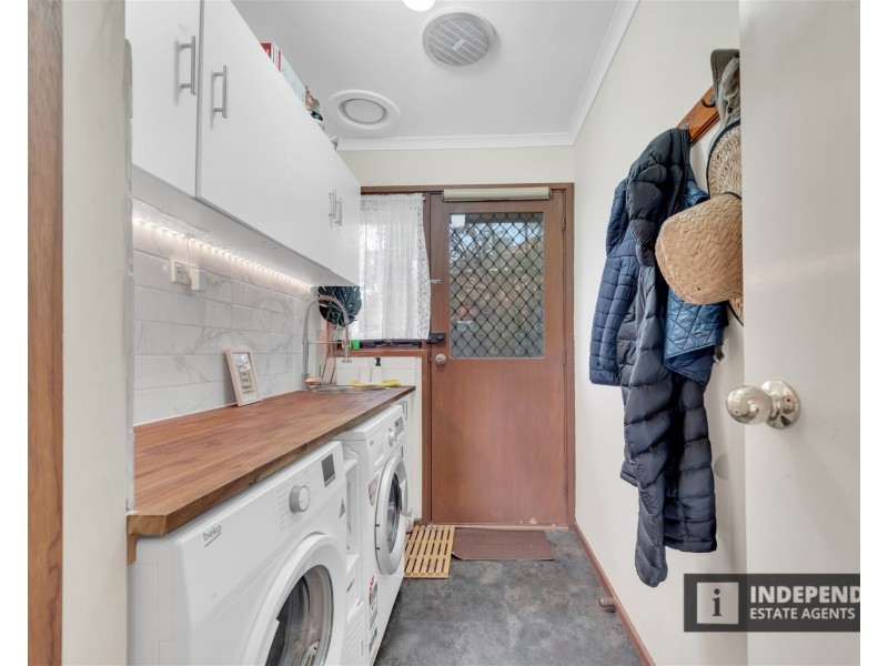 2 Cambrian way, Melton West VIC 3337