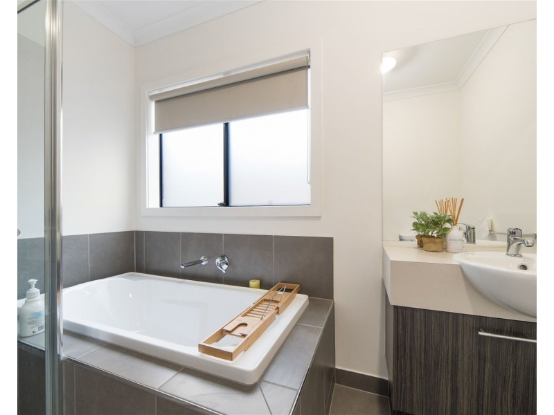 11 Remedy Drive, Clyde VIC 3978