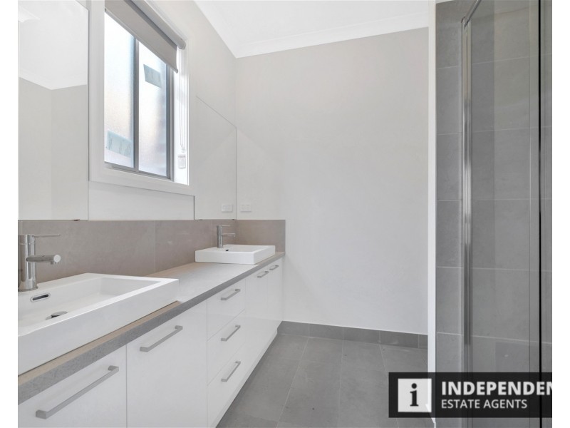 48 Moroka Av, Melton South VIC 3338