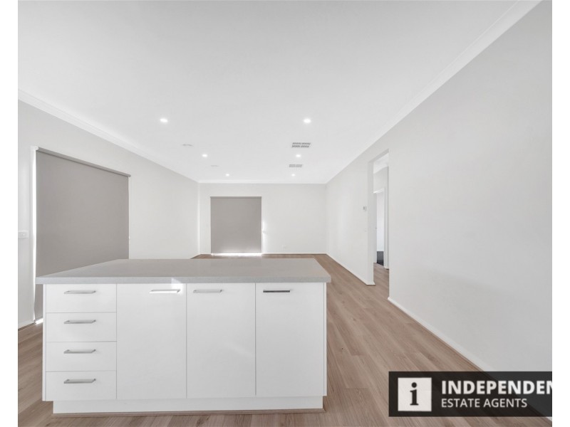 48 Moroka Av, Melton South VIC 3338