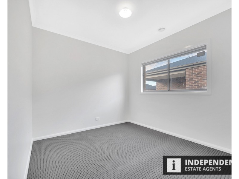 48 Moroka Av, Melton South VIC 3338