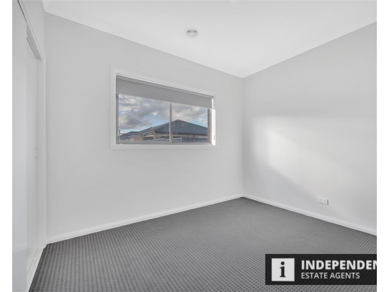 48 Moroka Av, Melton South VIC 3338