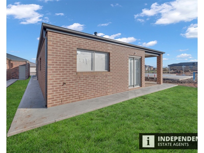 48 Moroka Av, Melton South VIC 3338
