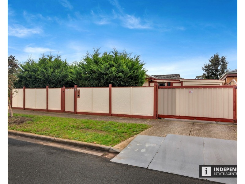 26 Acacia Cres, Melton South VIC 3338